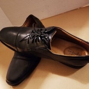 Men's Clarks leather dress shoes size 11